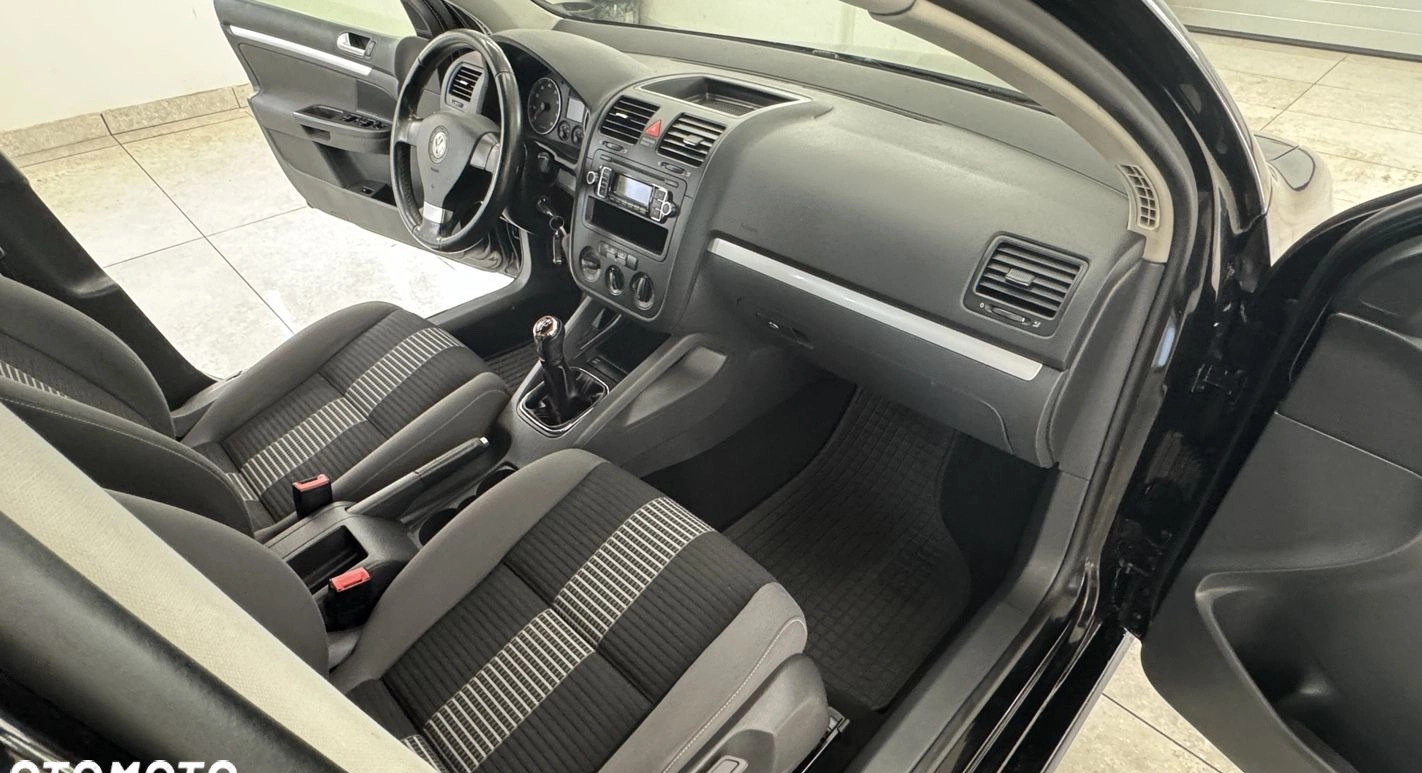 Volkswagen Golf cena 18900 przebieg: 154300, rok produkcji 2009 z Sieradz małe 211